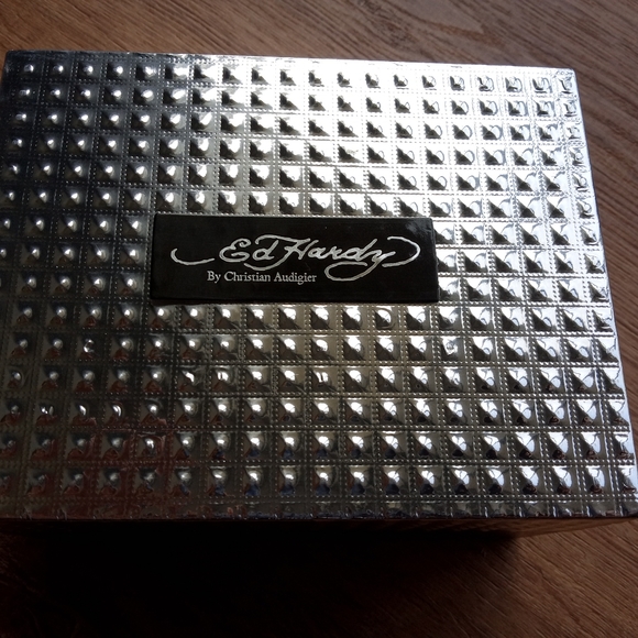 Ed Hardy Men's Gold Tone Metal Alloy Cuban Chain, Bracelet & Watch Gift Set - Picture 8 of 9